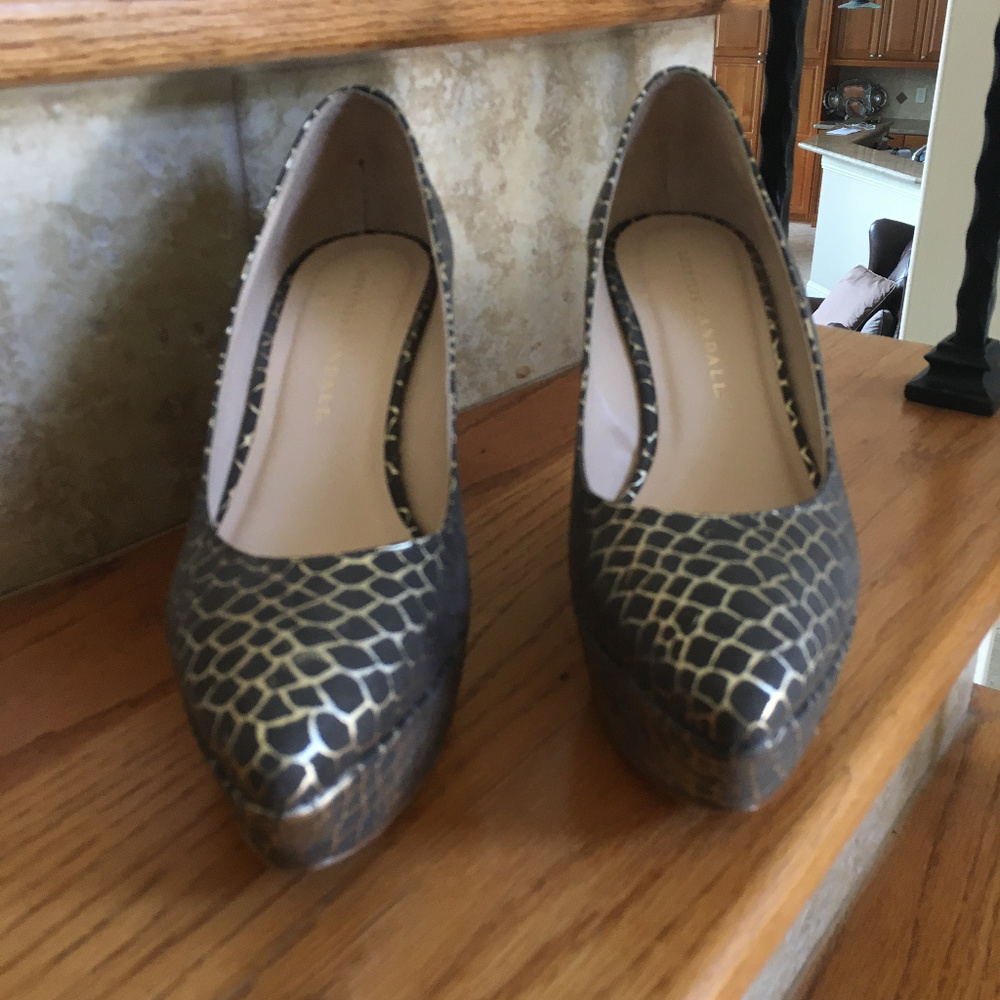 Loeffler Randall Wedge in Gold Snake Skin Size 7